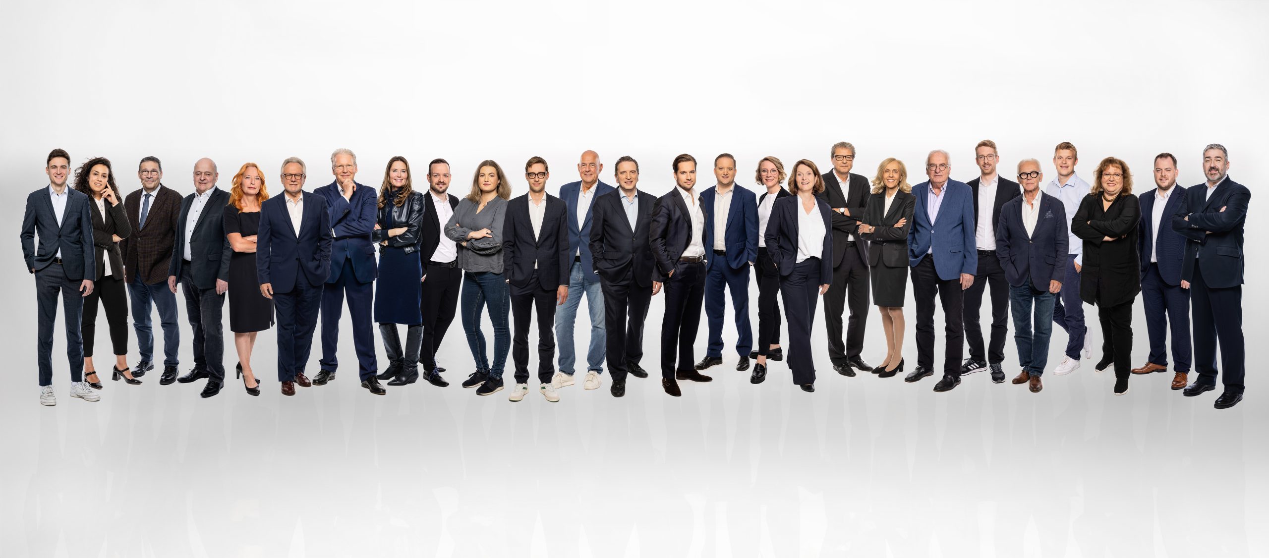 ©Kai Bublitz   Tel.: +49171/5446015
  e-mail:  info@kaibublitz.de
  Internet: www.kaibublitz.de
  Deutsche Bank AG 
  IBAN:DE68200700240524919800
  BIC:DEUTDEDBHAM